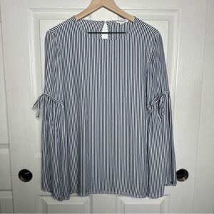 Beachlunchlounge Blue Bell Sleeve Blouse with Relaxed Fit